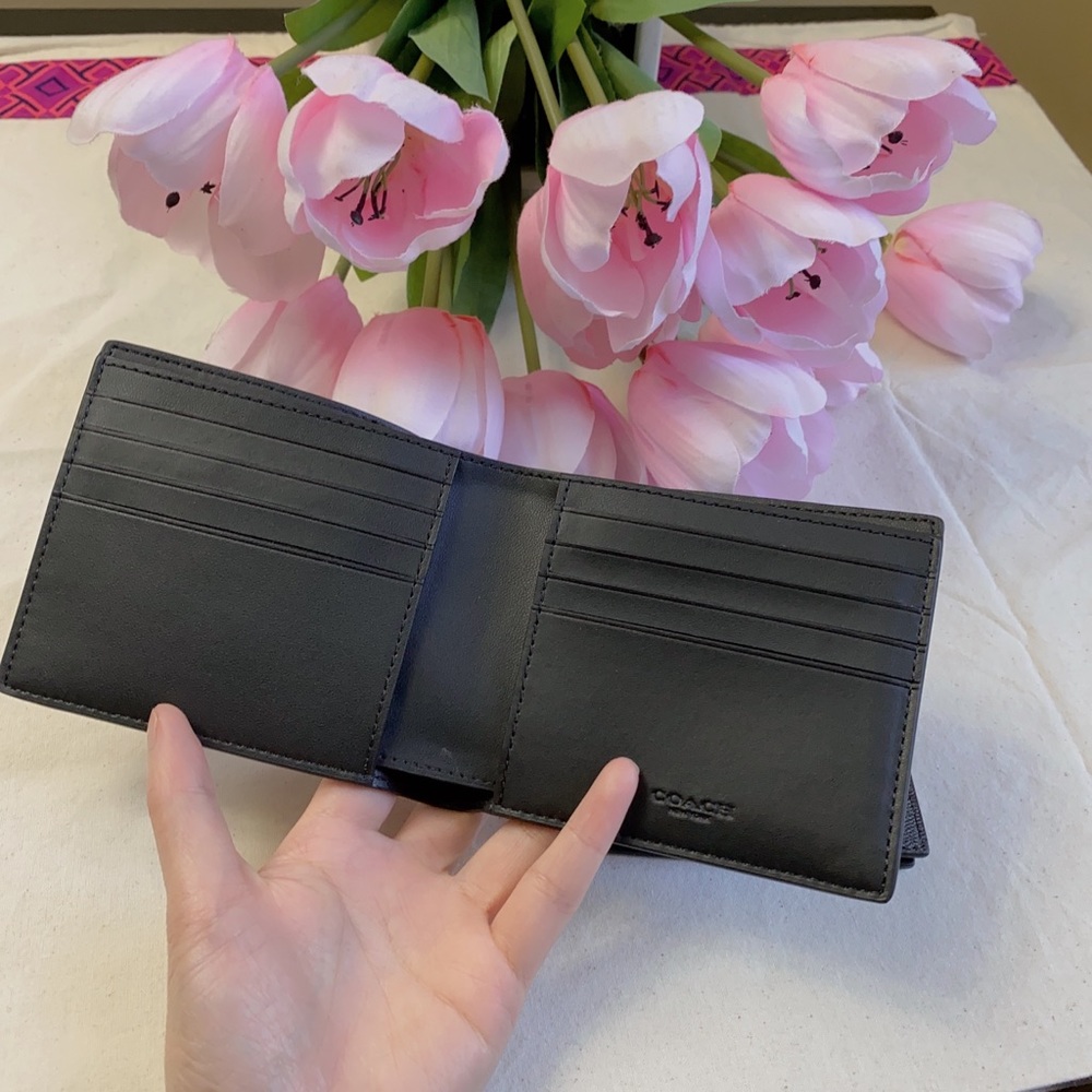 Coach Compact Id Wallet In Signature Canvas - Picture 2 of 9